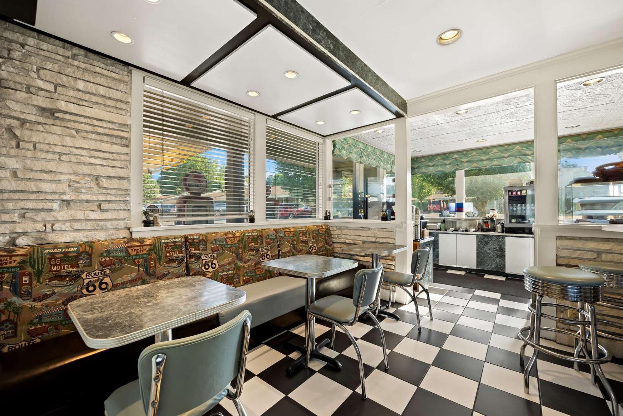 Best Western Route 66 Rail Haven Springfield Exterior photo
