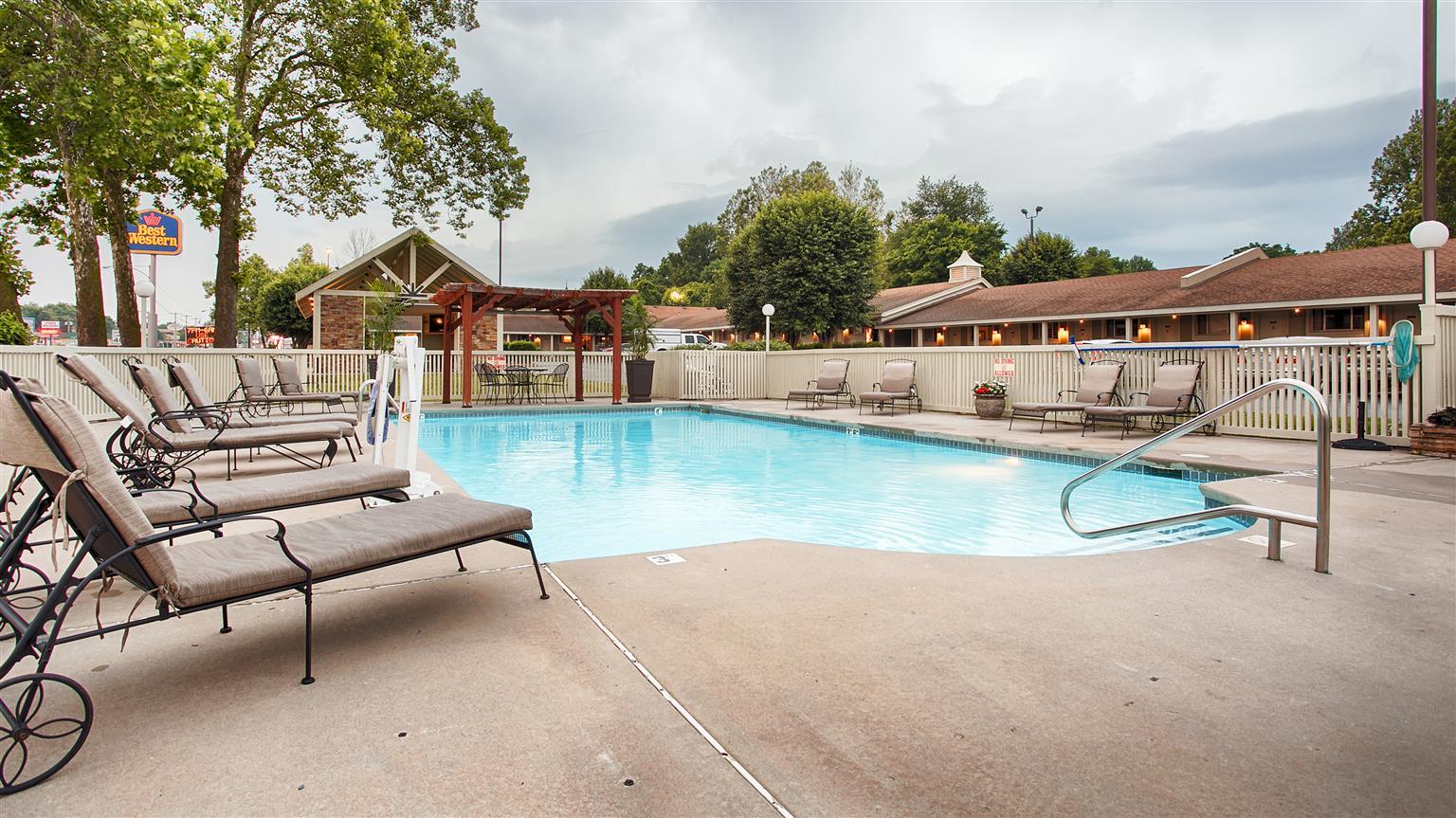 Best Western Route 66 Rail Haven Springfield Exterior photo